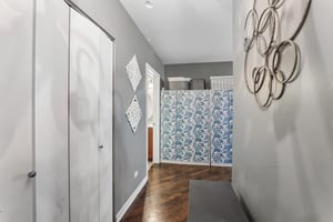 W Montrose Ave 506-S0708-004.jpg