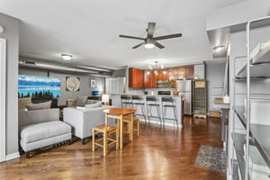 W Montrose Ave 506-S0708-007.jpg