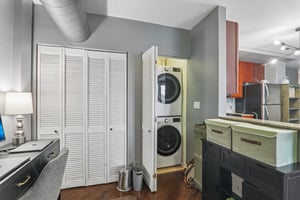 W Montrose Ave 506-S0708-011.jpg