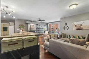 W Montrose Ave 506-S0708-012.jpg