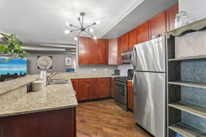 W Montrose Ave 506-S0708-016.jpg
