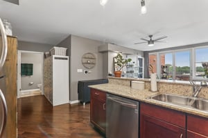 W Montrose Ave 506-S0708-017.jpg