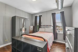 W Montrose Ave 506-S0708-021.jpg