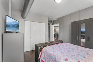 W Montrose Ave 506-S0708-022.jpg