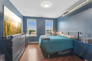 W Montrose Ave 506-S0708-024.jpg