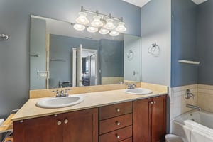 W Montrose Ave 506-S0708-027.jpg