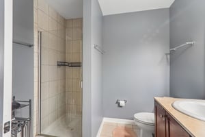 W Montrose Ave 506-S0708-029.jpg