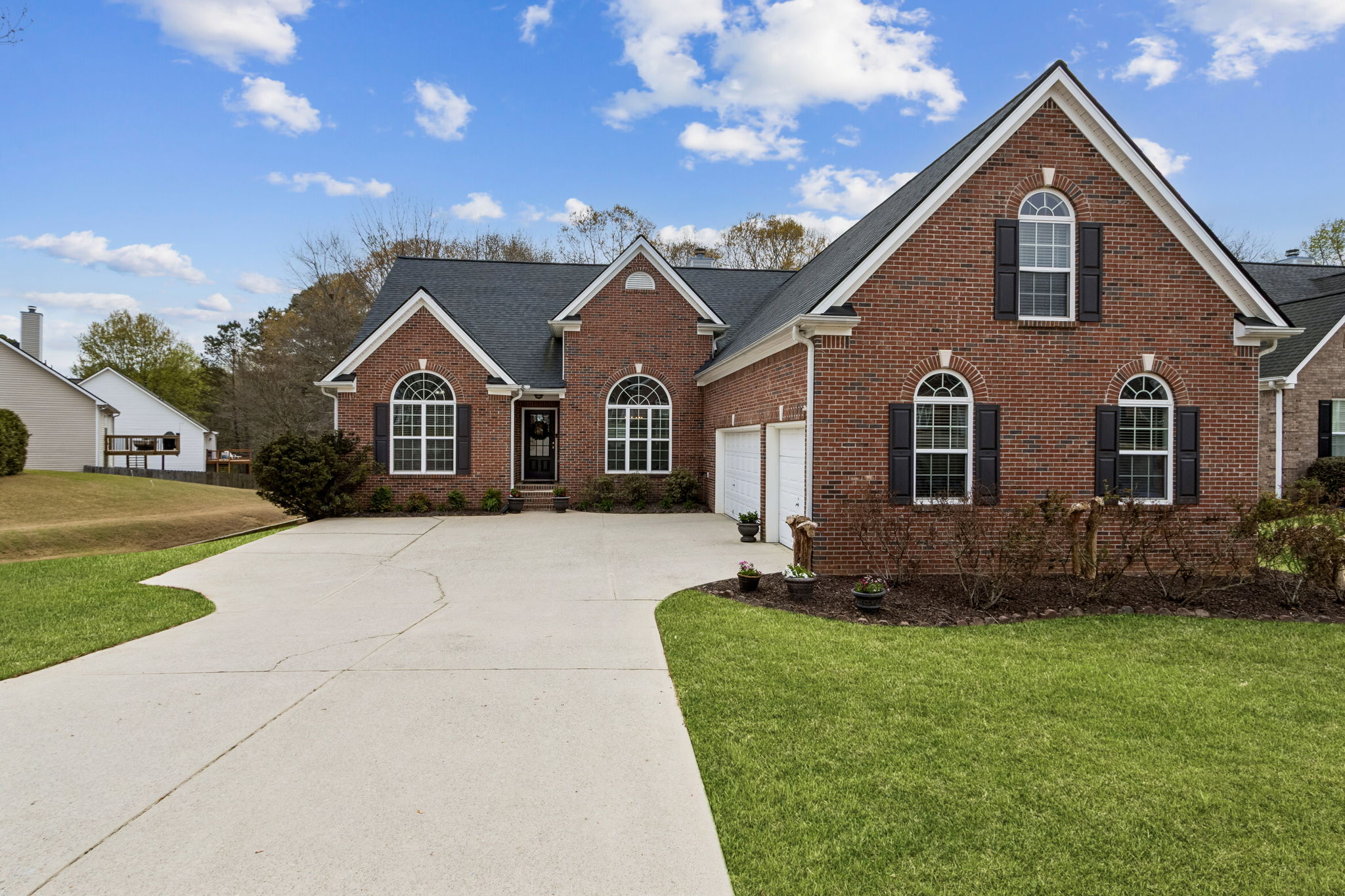 Welcome to 3552 Stoneleigh Run Drive NE