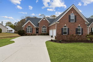 Welcome to 3552 Stoneleigh Run Drive NE