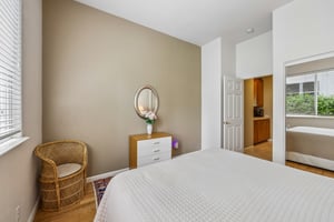 Aikin Pl-S2204-036.jpg