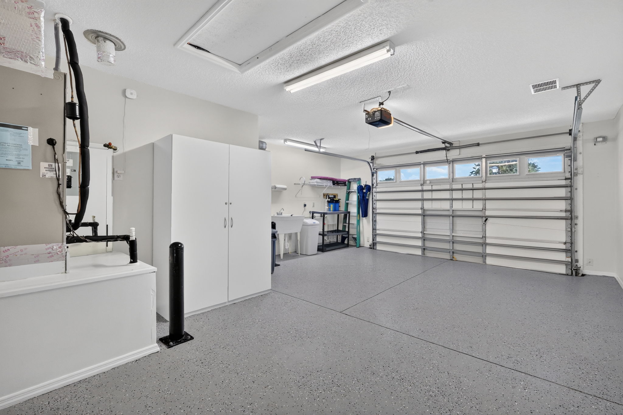 Spacious 351sf Garage with Epoxied Floor