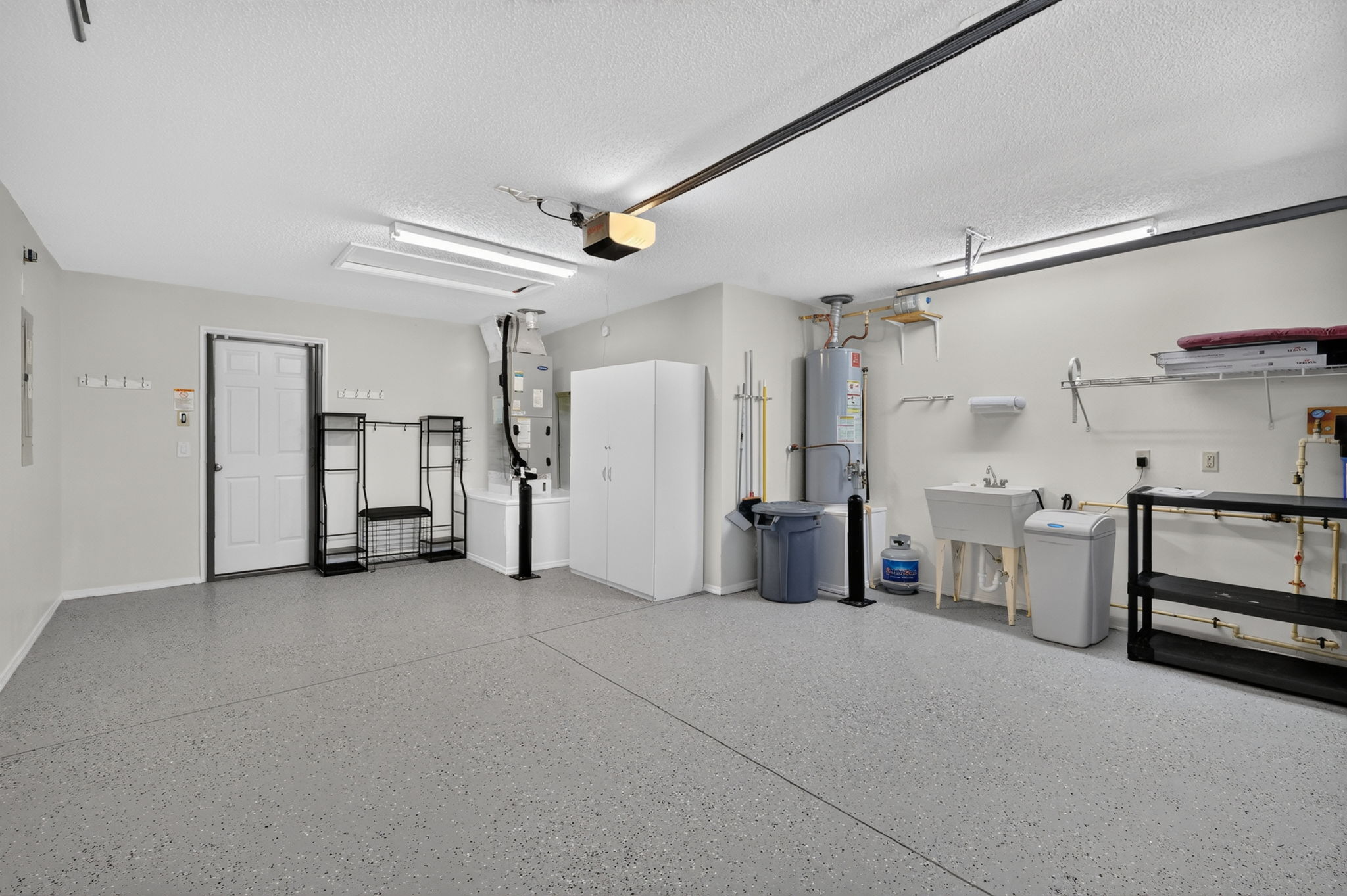 Spacious 351sf Garage with Epoxied Floor