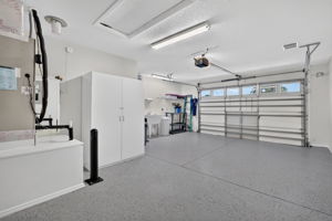 Spacious 351sf Garage with Epoxied Floor
