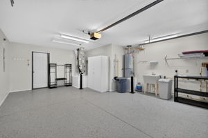 Spacious 351sf Garage with Epoxied Floor