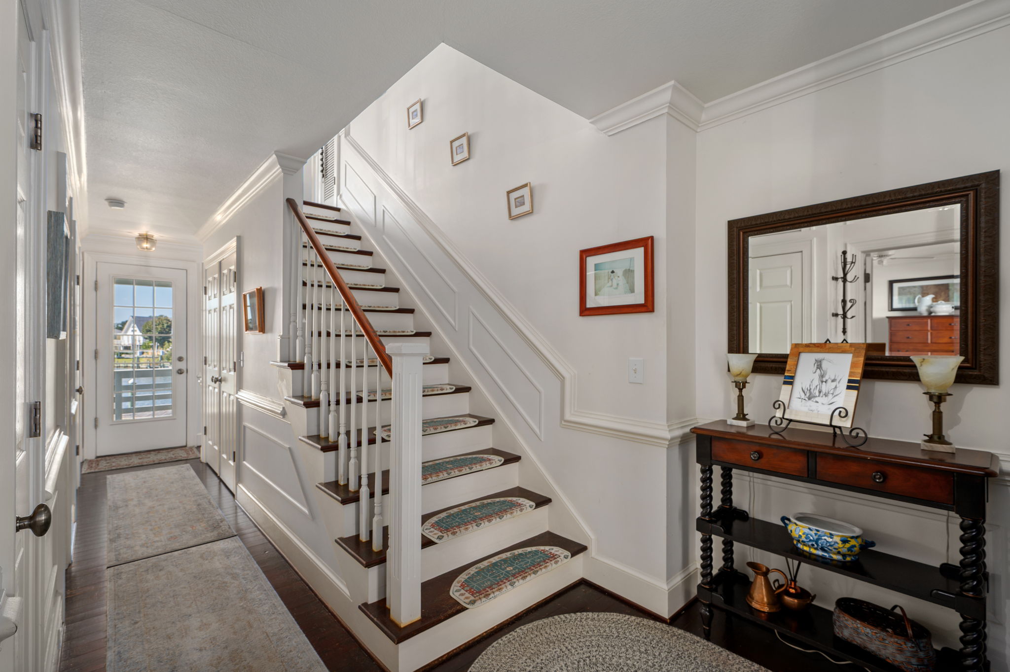 356-Soundview-Dr-Foyer-V2
