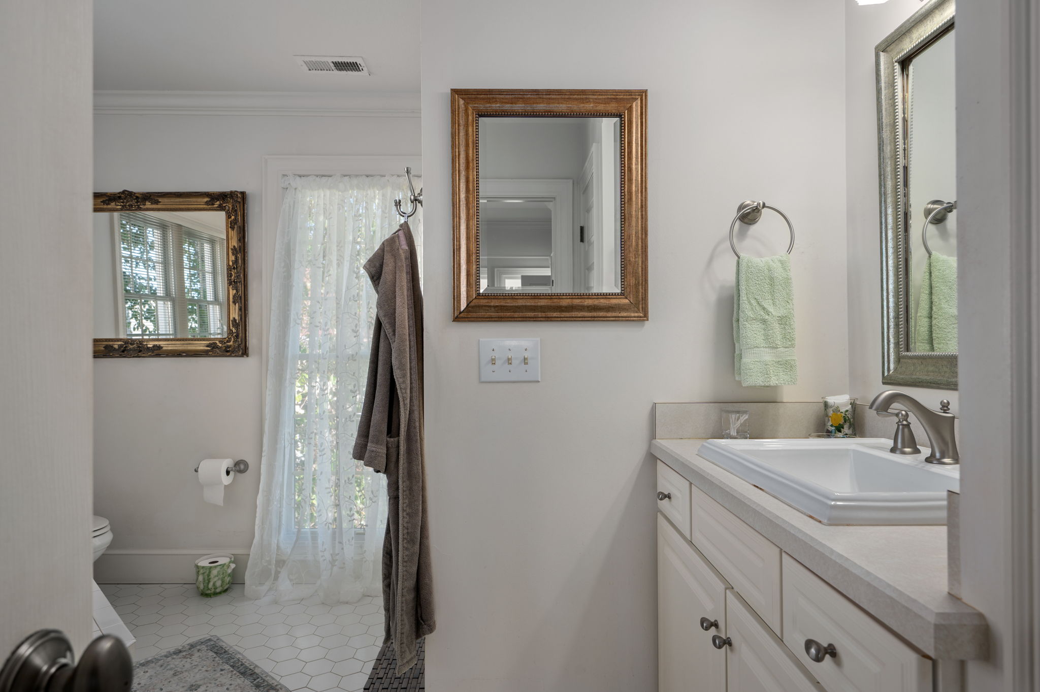 356-Soundview-Dr-TL-BR3-Private-Bath