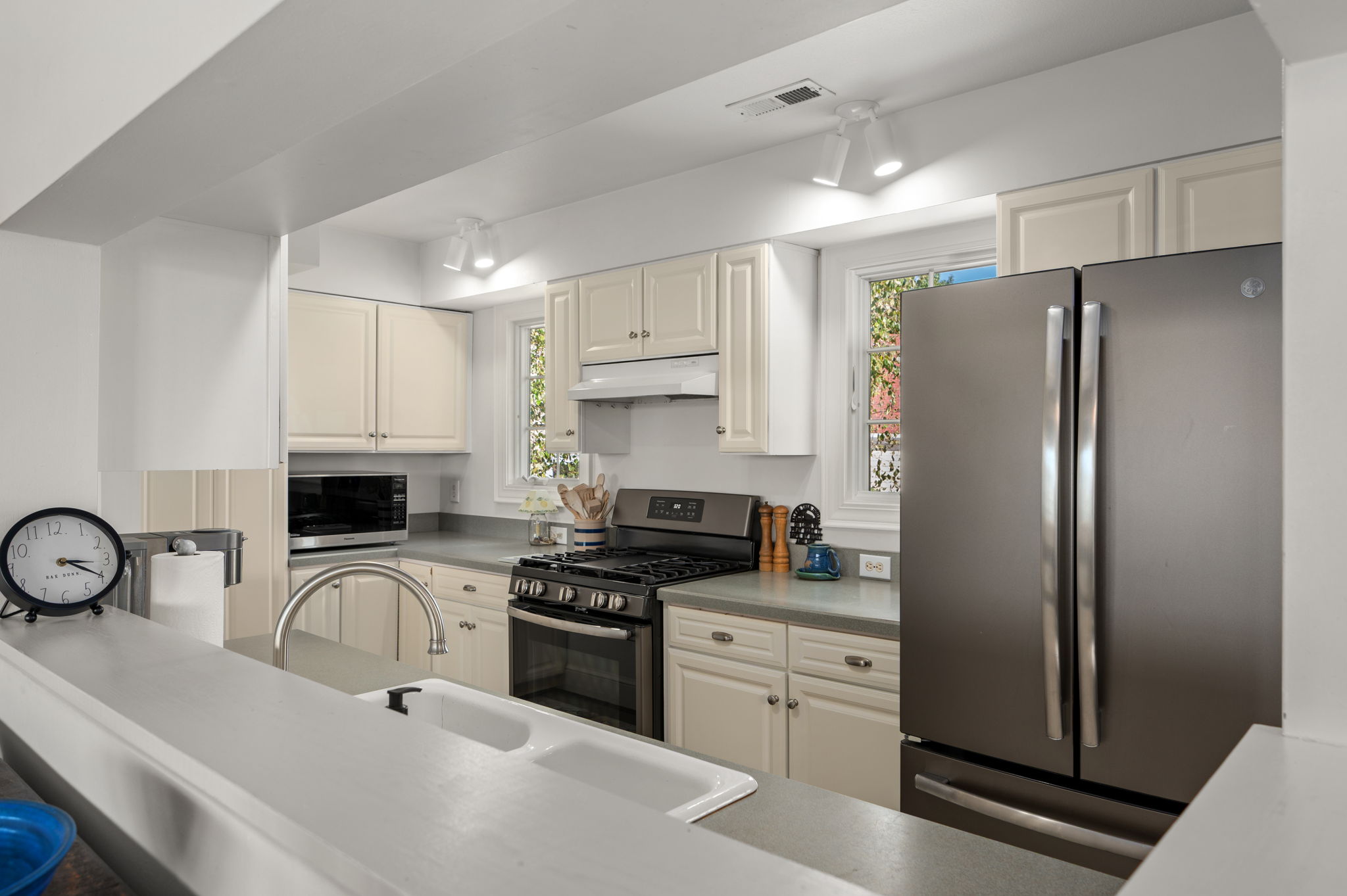 356-Soundview-Dr-TL-Kitchen
