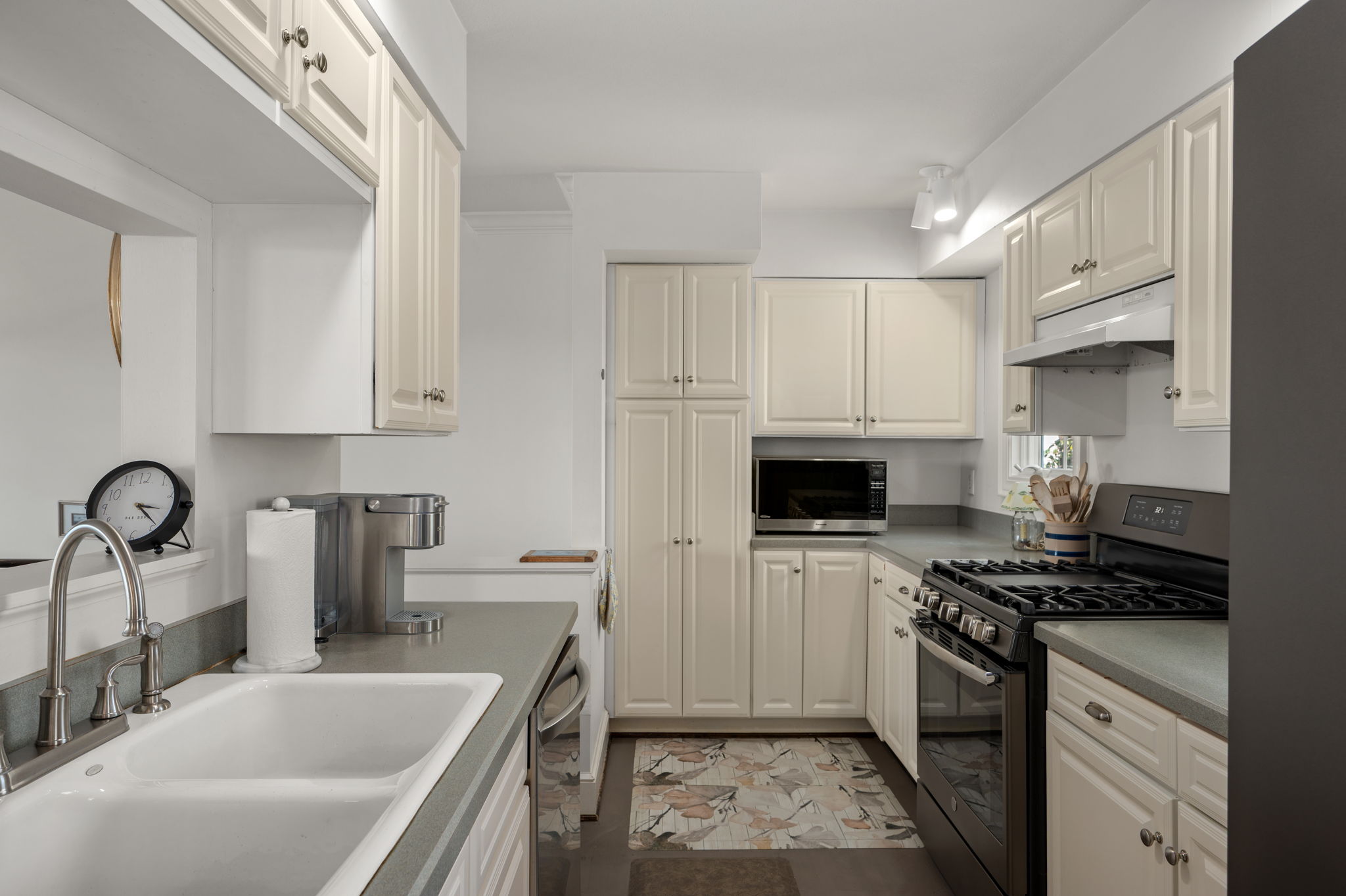 356-Soundview-Dr-TL-Kitchen-V2