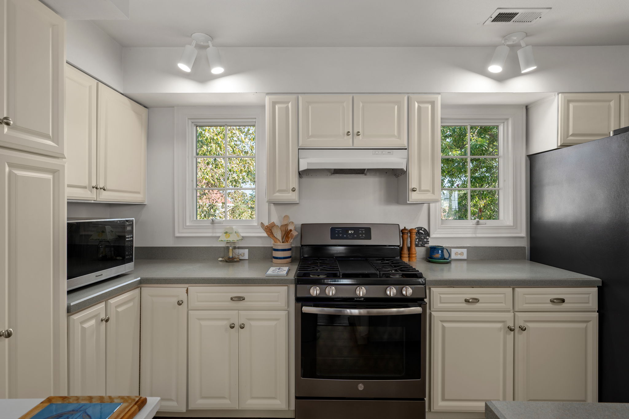 356-Soundview-Dr-TL-Kitchen-V3