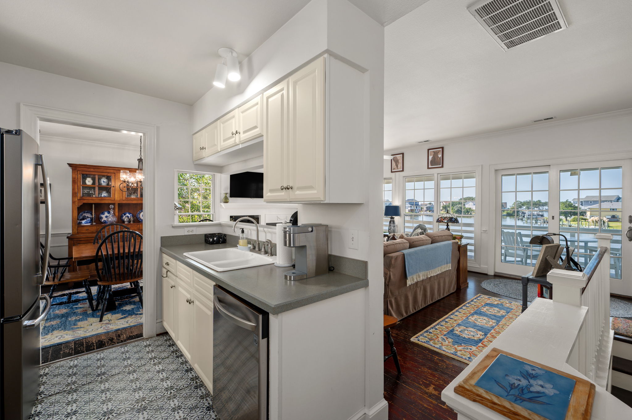 356-Soundview-Dr-TL-Kitchen-V4