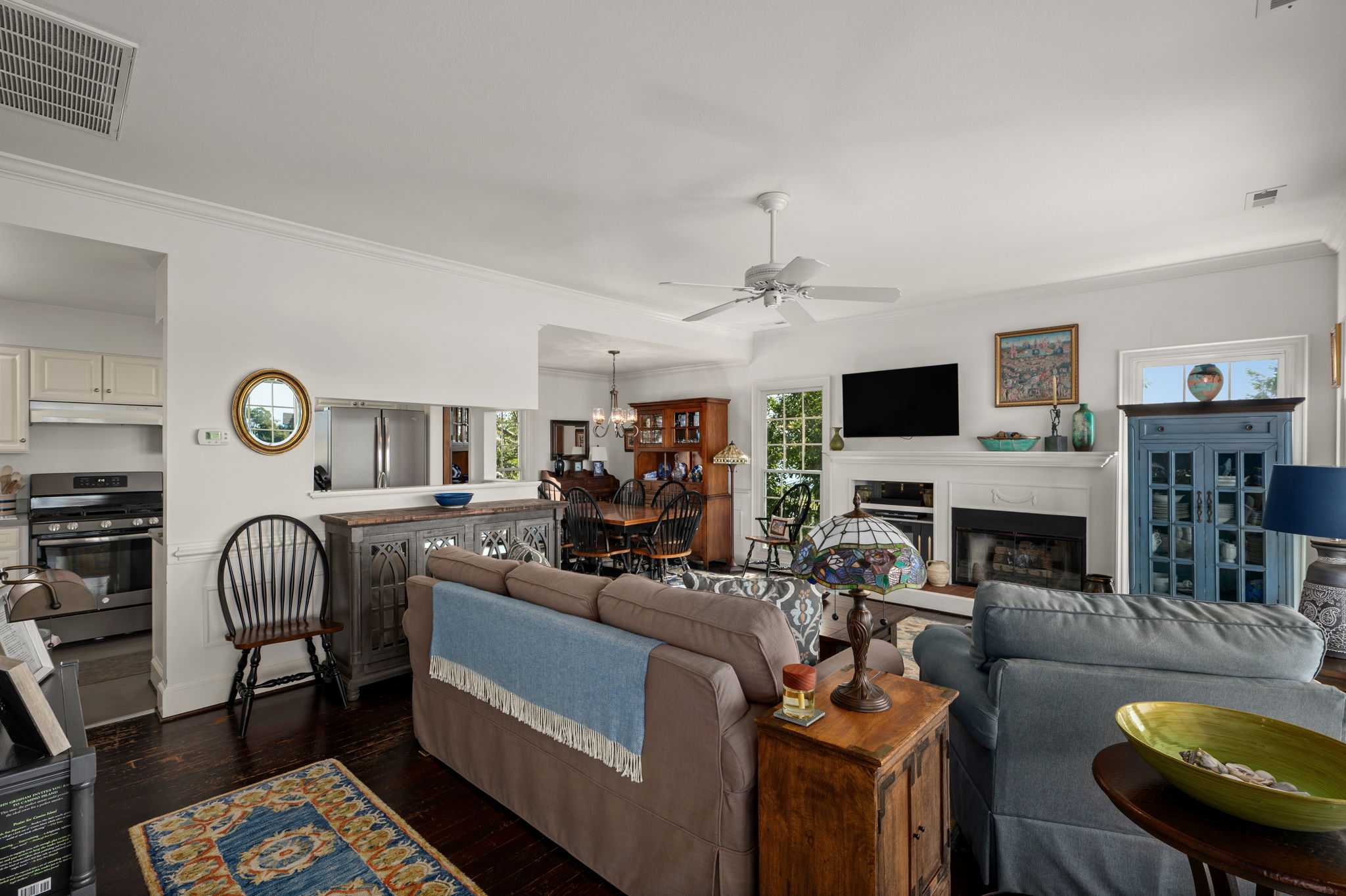 356-Soundview-Dr-TL-Living