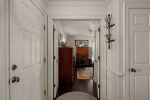 356-Soundview-Dr-Foyer