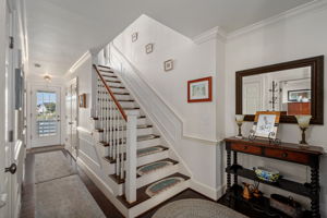 356-Soundview-Dr-Foyer-V2