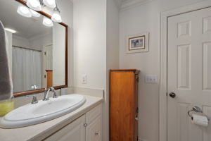 356-Soundview-Dr-Hall-Bath-V2