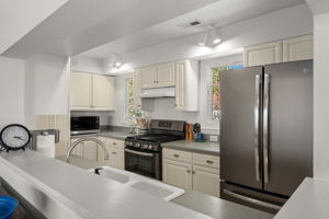 356-Soundview-Dr-TL-Kitchen