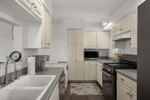 356-Soundview-Dr-TL-Kitchen-V2