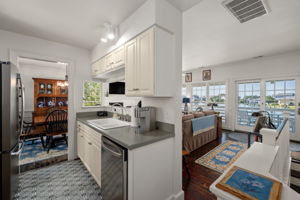 356-Soundview-Dr-TL-Kitchen-V4