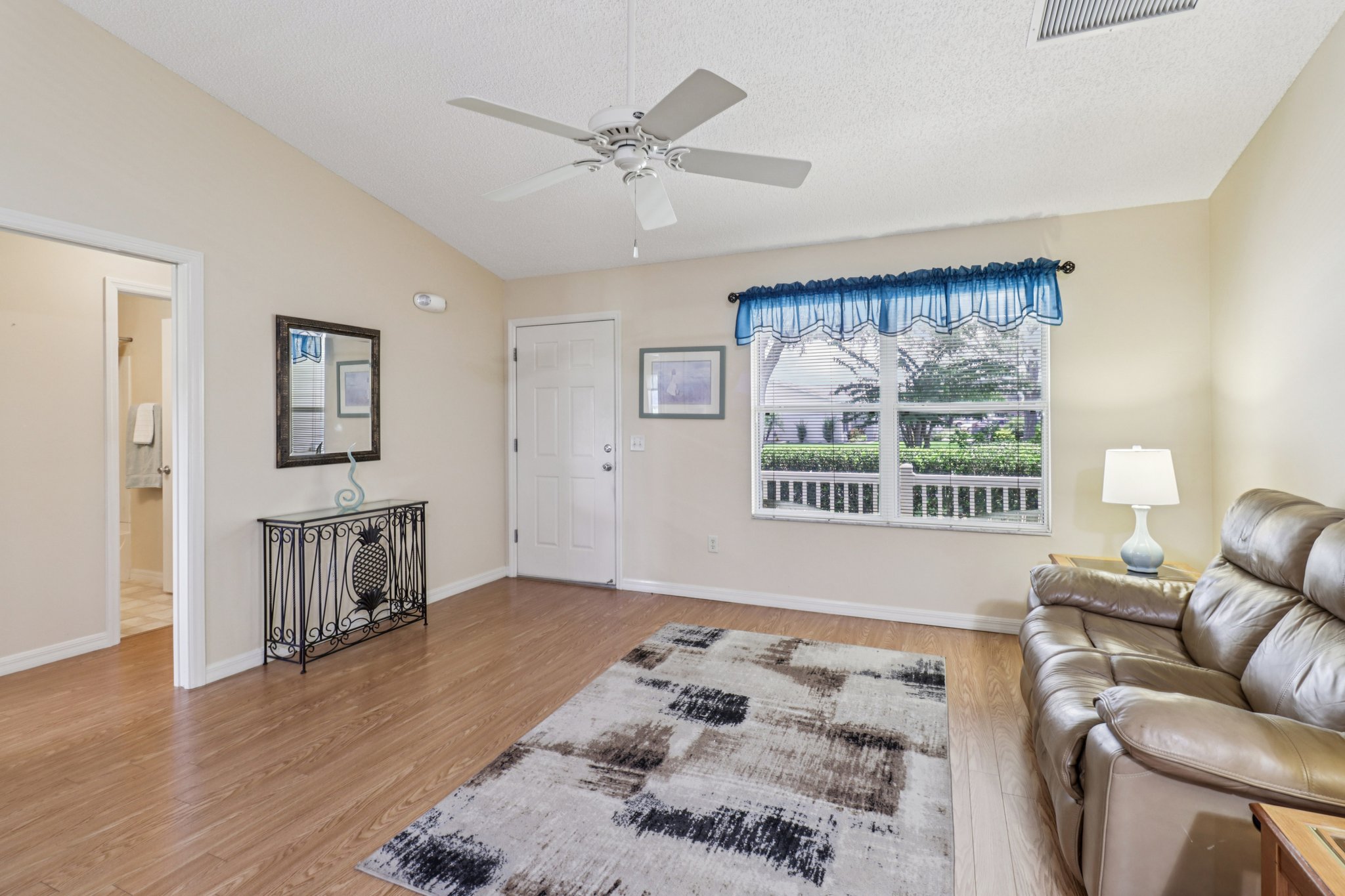 Auburndale Ave-S3008-008.jpg