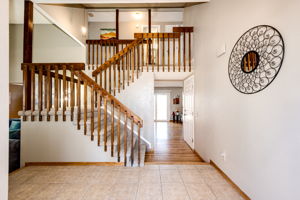 Foyer w Stunning Stairways