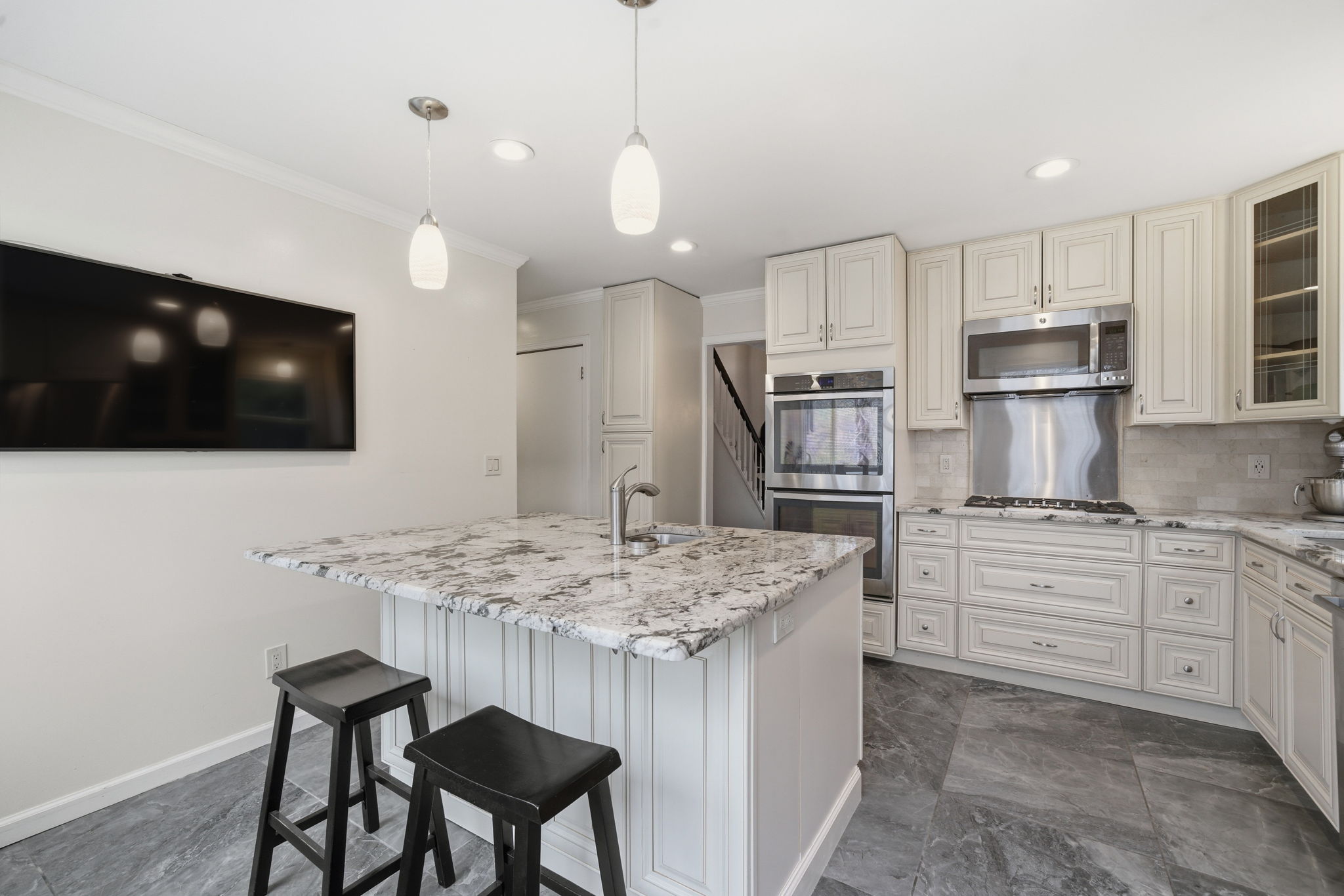 up to $10,000 Towards Buyers Closing Costs w/Preferred Lender!*