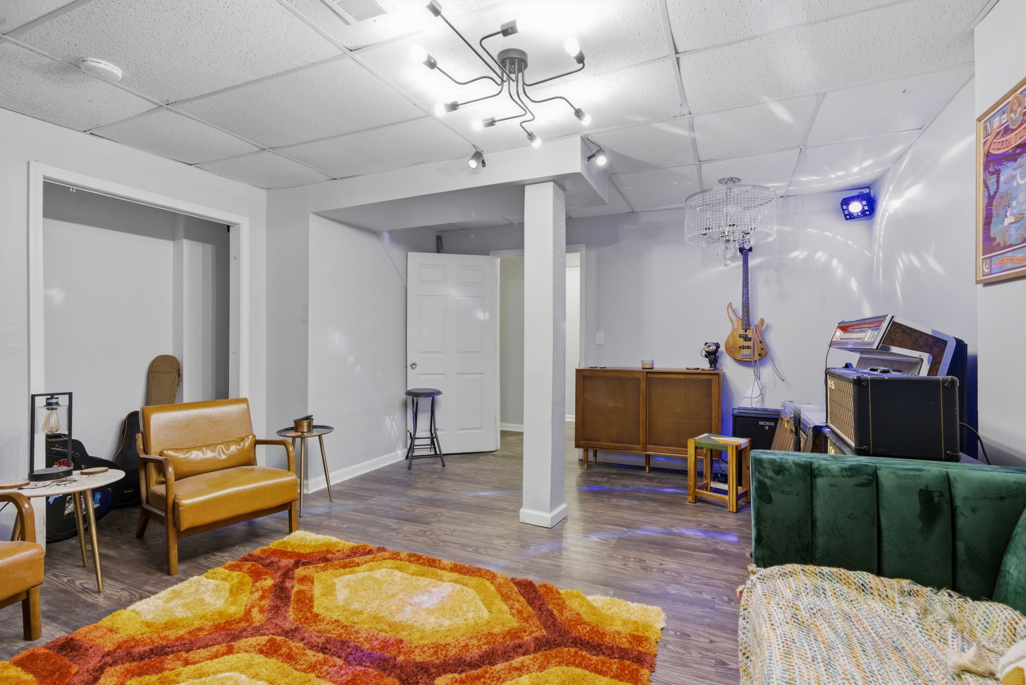 Walk Out Terrace Level feat. IN LAW SUITE