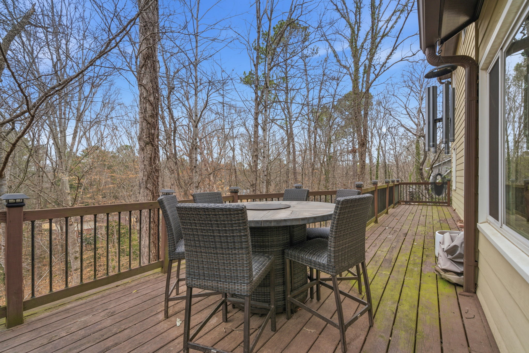 6 BEDROOMS & 4 FULL BATHS!