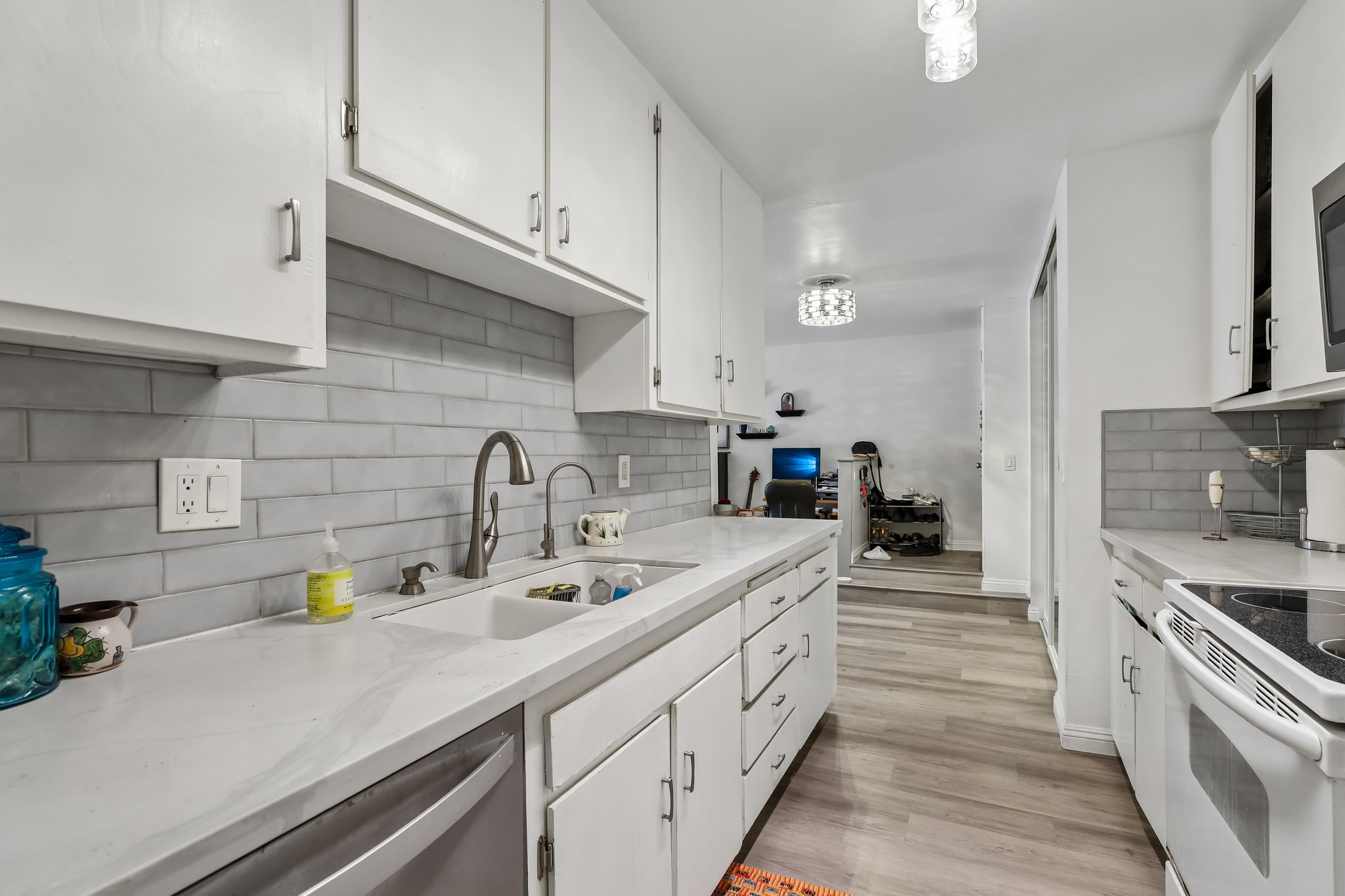 Linden Ave 165-S0905-012.jpg