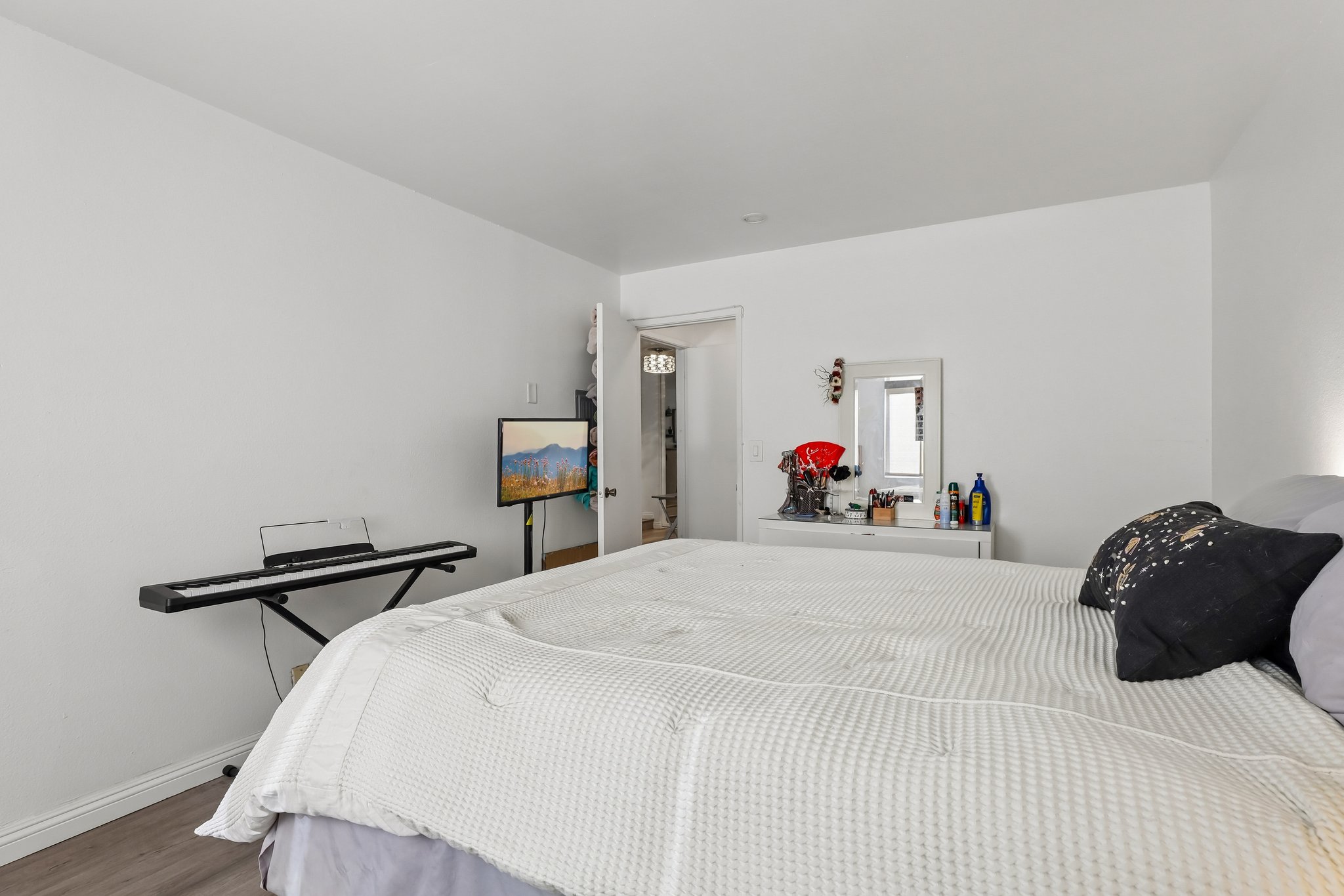 Linden Ave 165-S0905-014.jpg