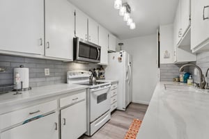 Linden Ave 165-S0905-010.jpg