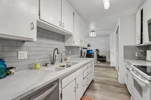 Linden Ave 165-S0905-012.jpg