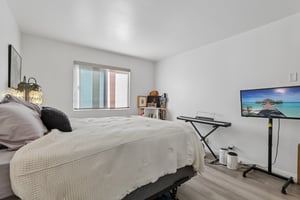 Linden Ave 165-S0905-016.jpg