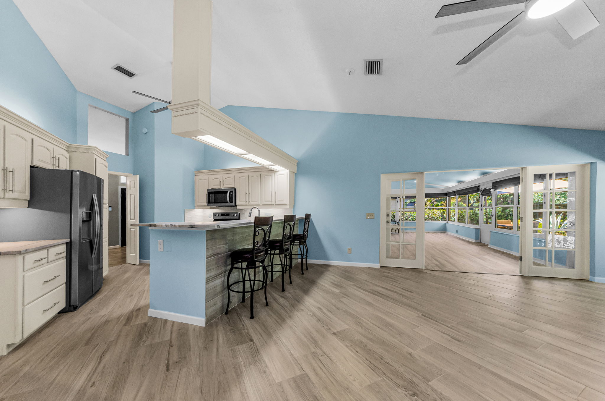 Family Room 4-e