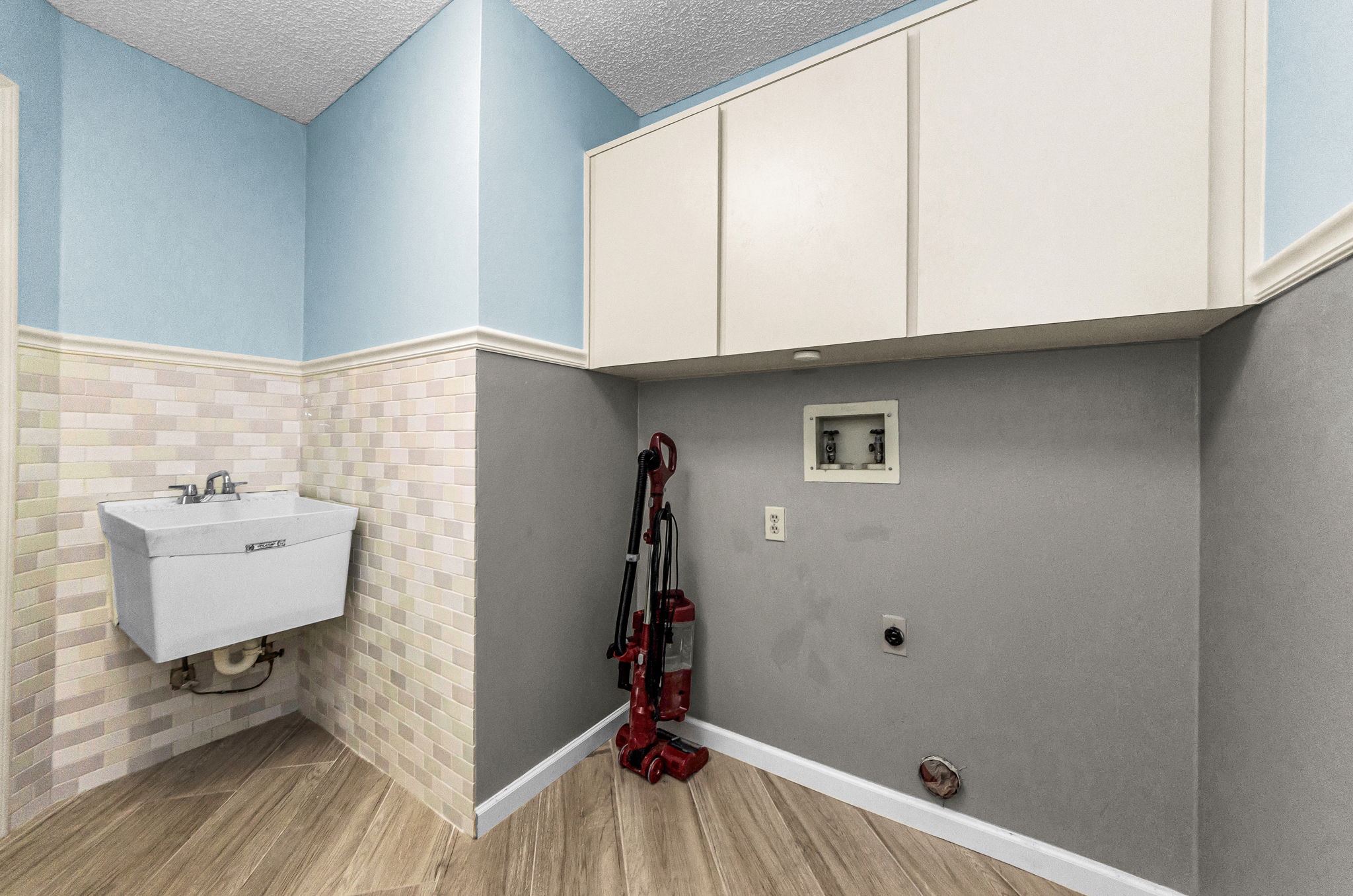 Laundry Room 1-e