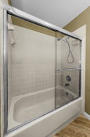 Bathroom 2b-e