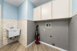Laundry Room 1-e