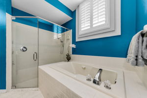 Primary Bathroom 1d-e