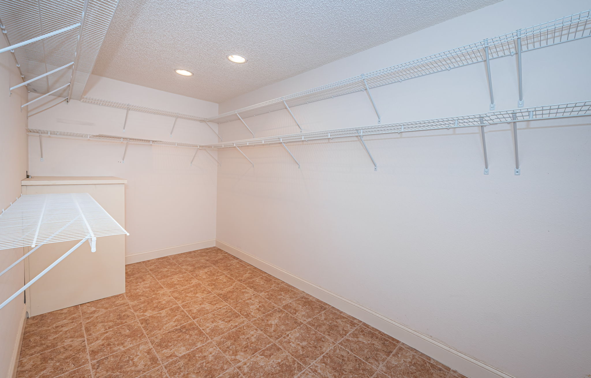 Master Bedroom Walk-in Closet1a