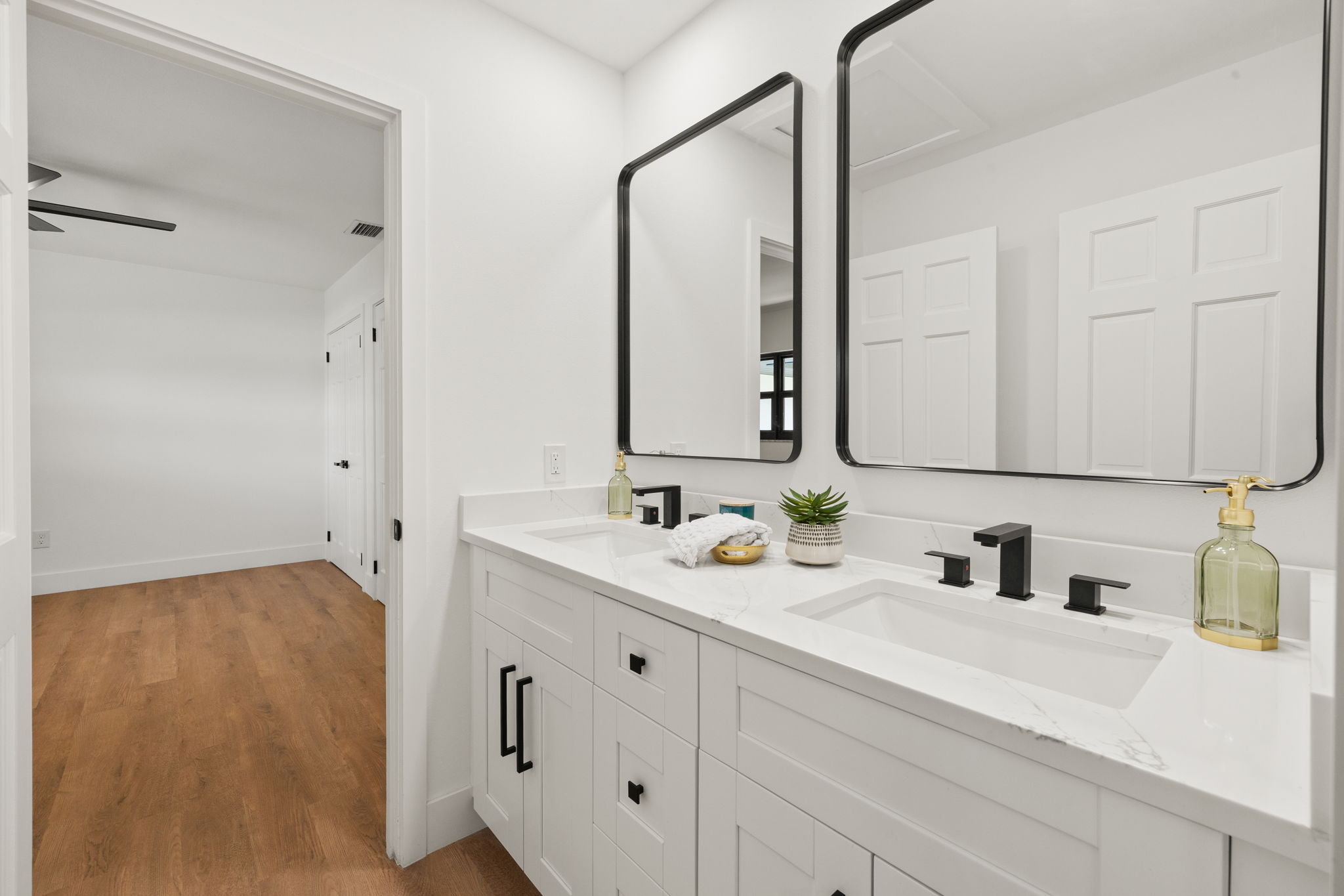 Guest Bathroom 2 - 1 of 2