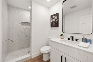 Guest Bathroom 4