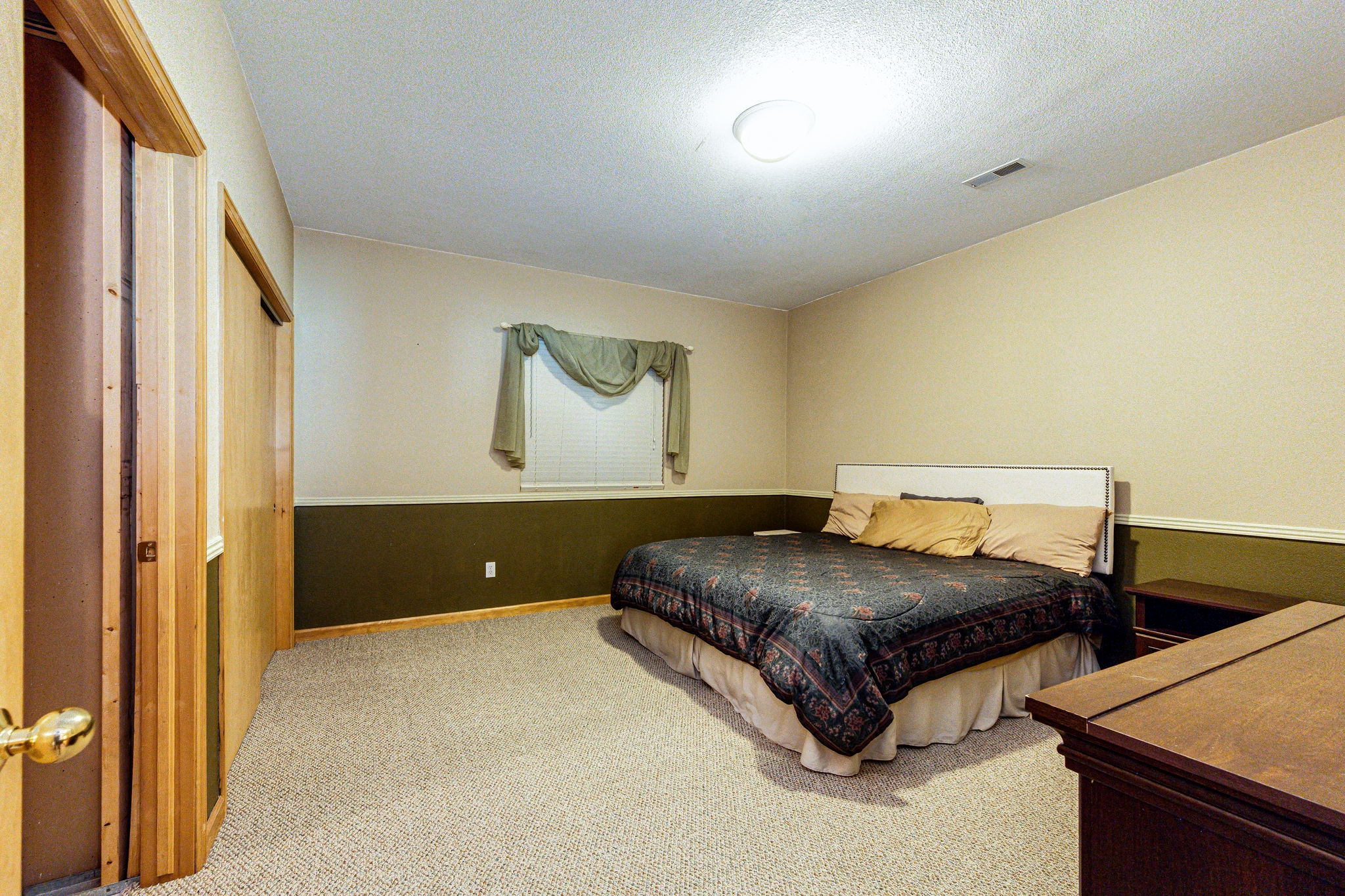  Photo 48